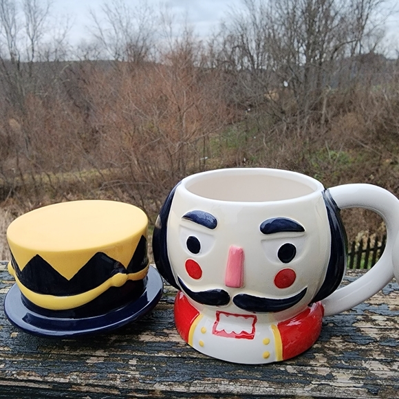 Twin Nutcracker Mug with Lid - Picture 4 of 4